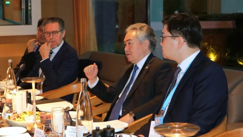 Глава МИД КР провел для дипломатов ужин по случаю начала месяца Рамазан