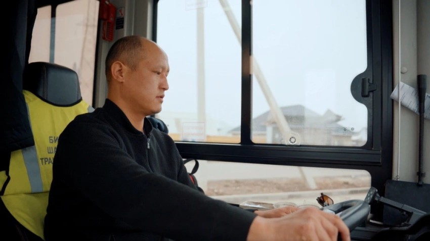 Водитель автобуса Урмат свободно говорит на шести языках и учит седьмой