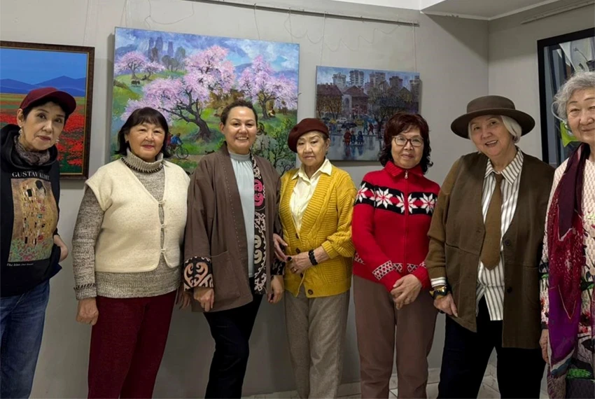 В Бишкеке проходит выставка кыргызских художниц «Тоолордун кыздары»
