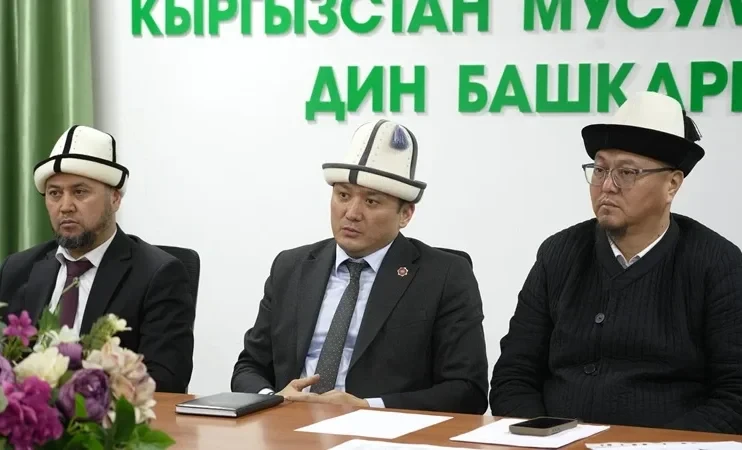 Муфтият сообщил о временном ограничении на поездки граждан Кыргызстана для совершения умры