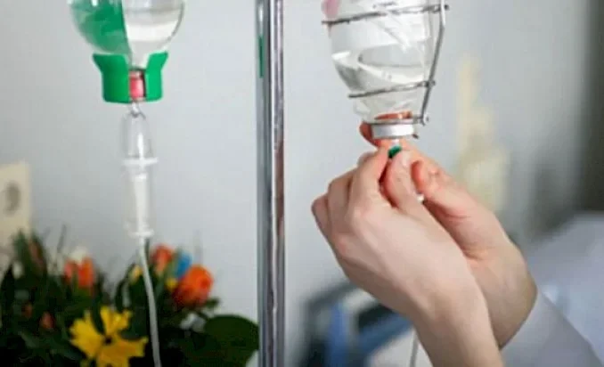 В одной из точек общепита Бишкека 13 человек отравились, 11 из них госпитализированы