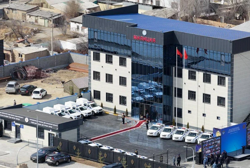 В регионах Кыргызстана открыли 26 новых зданий милиции