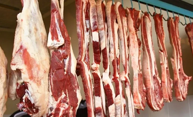 Эрлист Акунбеков объяснил причины дешевого скота и дороговизны мяса