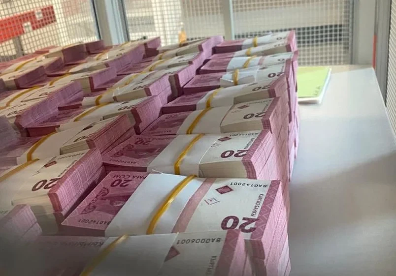 Кыргызстан впервые самостоятельно печатает сом и готов выпускать документы для других стран