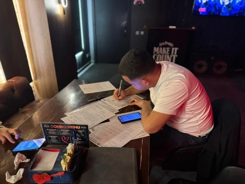 Караоке и рестораны оштрафовали за шум и курение в Бишкеке