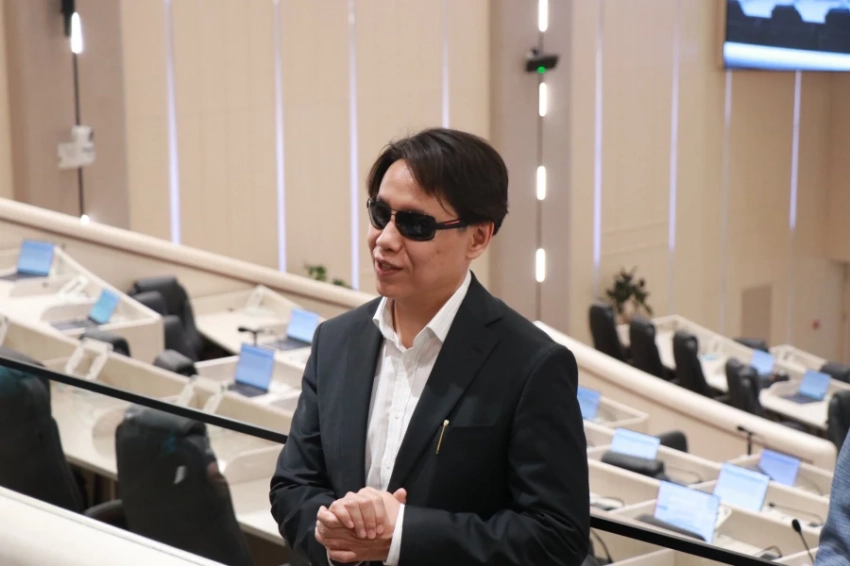 Депутат предложил разрешить устанавливать LED-экраны на многоэтажках в спальных районах Бишкека