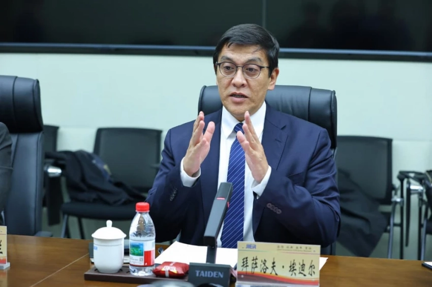 Кыргызским чиновникам показали, как строят машины в провинции Китая Шаньдунь