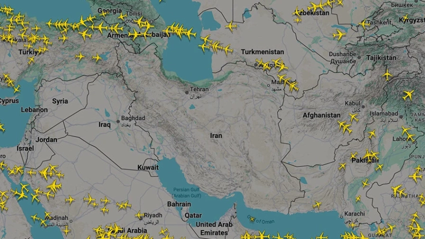 Reuters: Война на Ближнем Востоке привела к коллапсу авиасообщения, в аэропортах застряли десятки тысяч туристов
