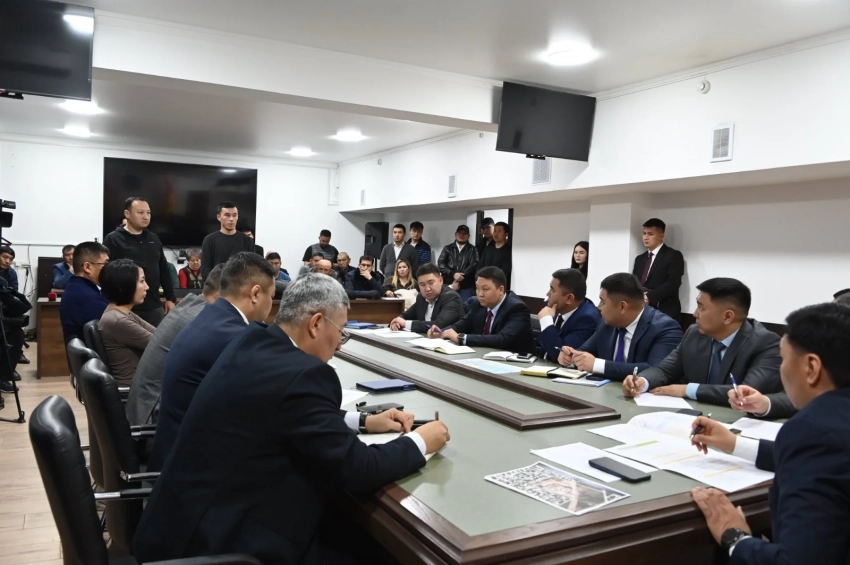 В Бишкеке обсудили ход строительства 20 столичных школ