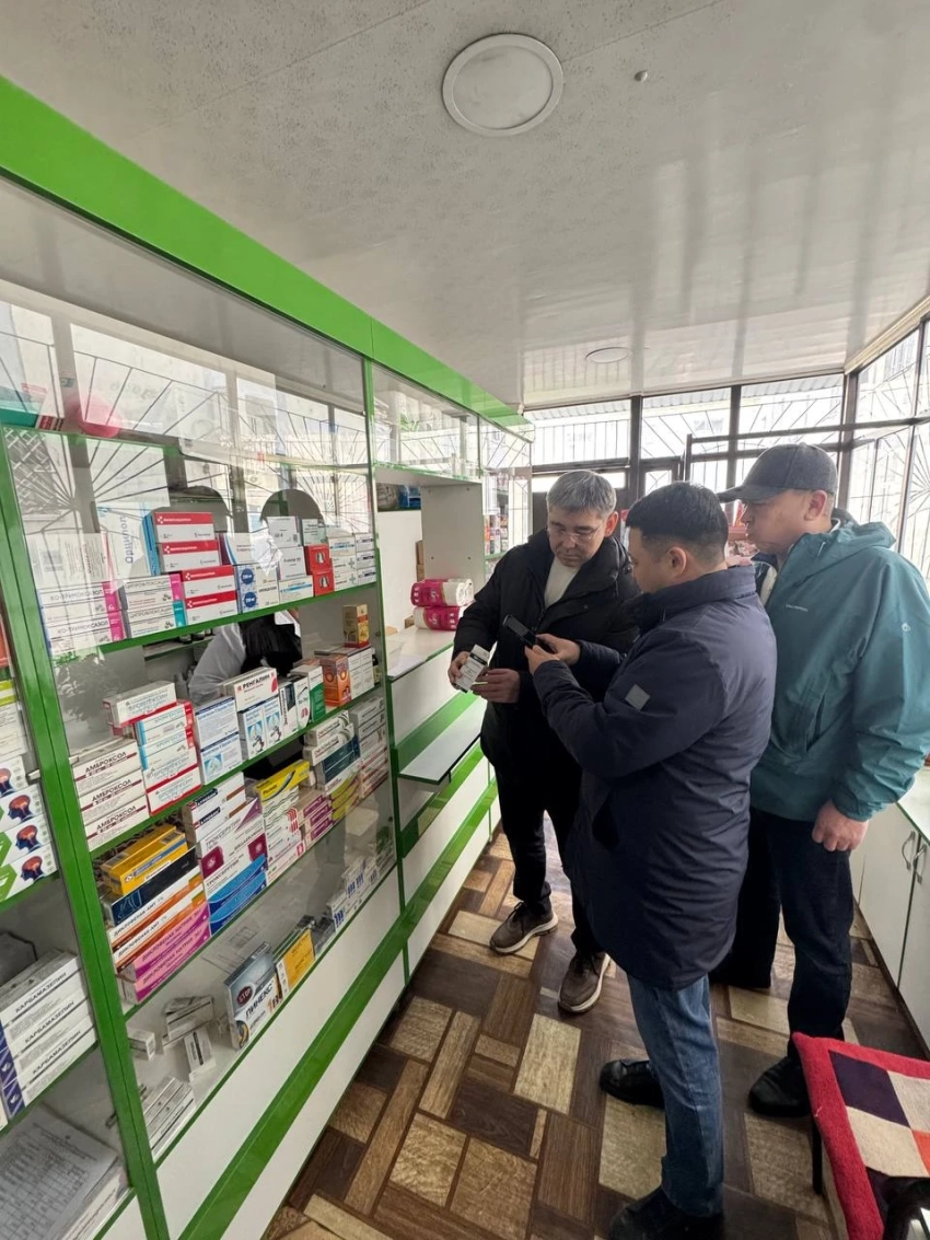 Глава Минздрава проверил внедрение электронной базы лекарств на юге Кыргызстана