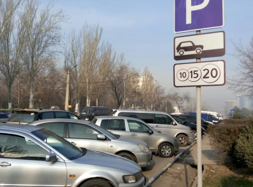 Бишкек делят на зоны: сколько будет стоить парковка в центре столицы