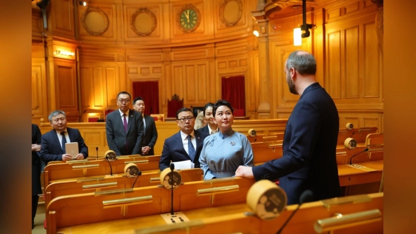 Батцэцэг нанесла визит вежливости спикеру шведского Риксдага