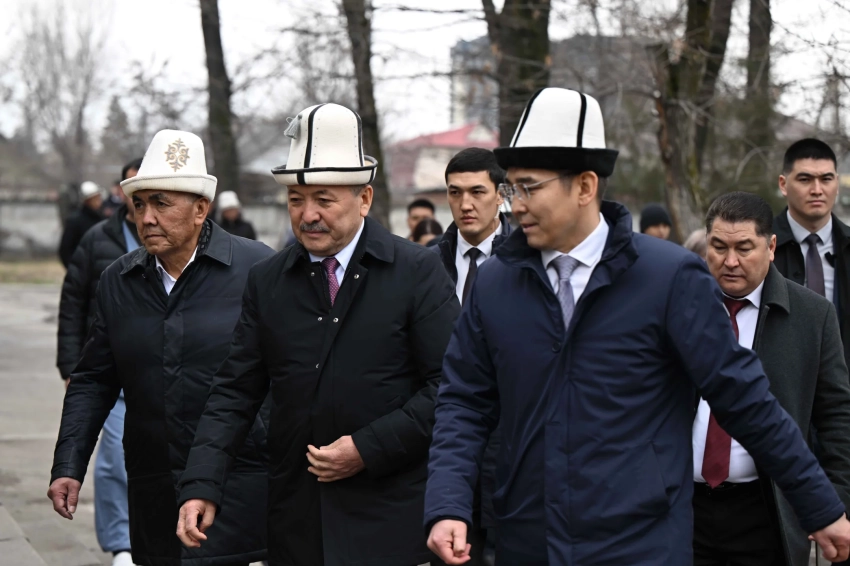Касымалиев проинспектировал больницы Бишкека и Чуйской области