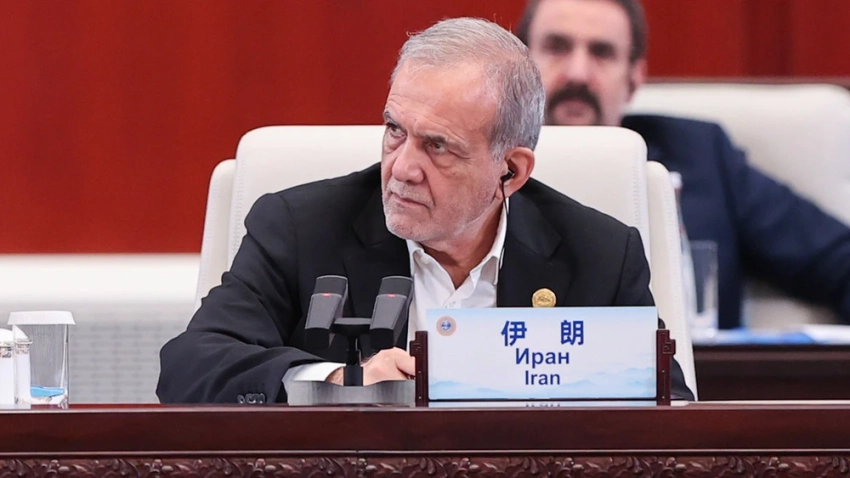 Президент Ирана заявил, что страна не намерена вторгаться в соседние государства и принес извинения за ранее нанесенные удары