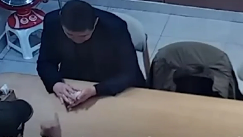 Поездка в Грузию и проигрыш в казино на 1,3 млн долларов: в соцсети опубликовали скандальную аудиозапись