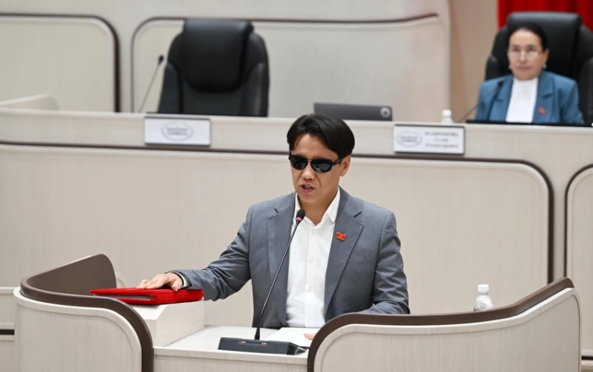 Депутат Дастан Бекешев усомнился в сроках регистрации мопедов и мотоциклов