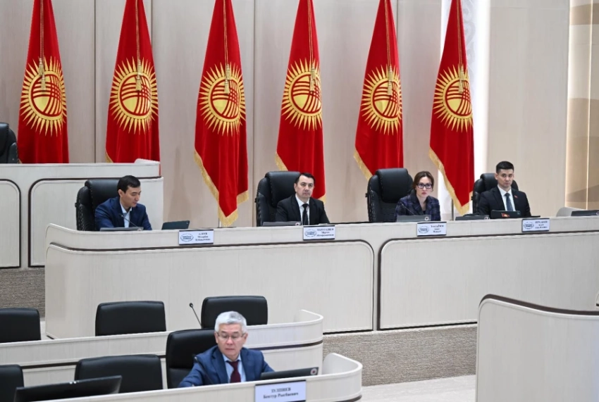 Жогорку Кенеш принял постановление о мерах по противодействию интернет и банковскому мошенничеству