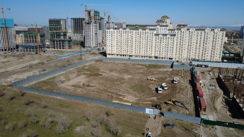 Нурдан Орунтаев ознакомился с ходом строительства новой школы в Бишкеке