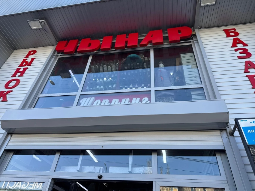 На улице Ауэзова демонтируют павильоны ради строительства сквера