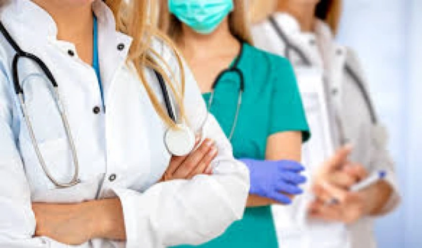 С 1 апреля зарплаты врачей увеличиваются на 100 процентов