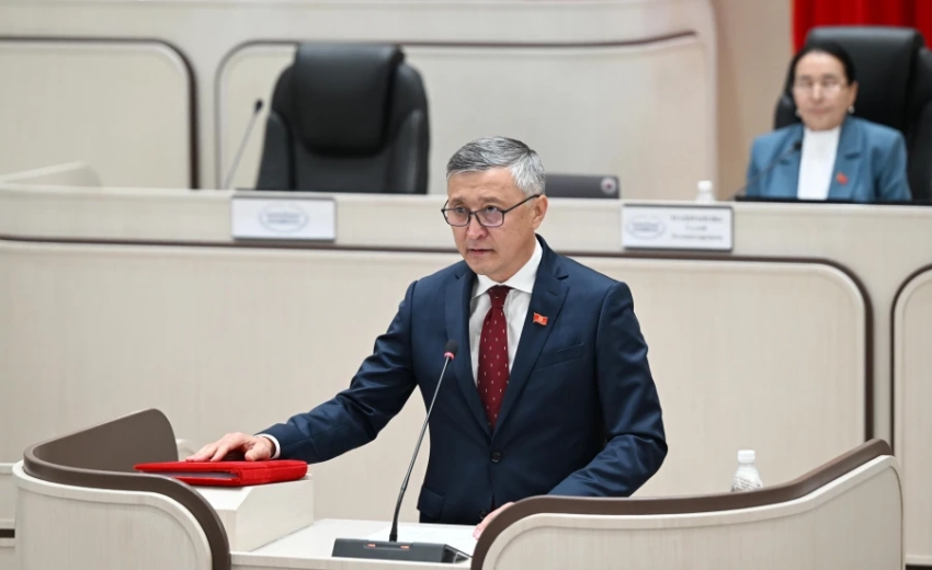 Депутат Жогорку Кенеша Нурланбек Азыгалиев написал заявление о сдаче мандата