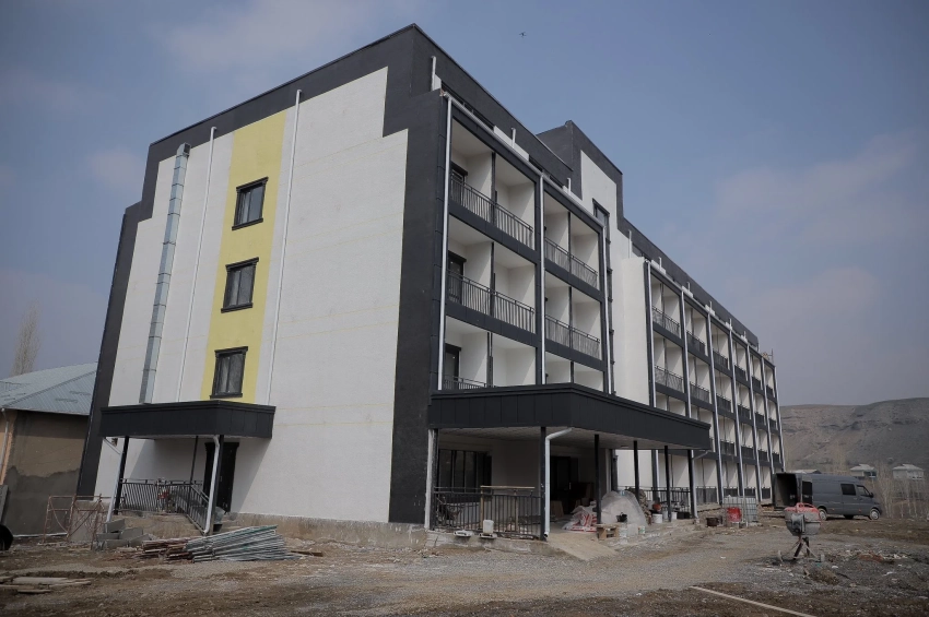 Мэр Оша проинспектировал реконструкцию санатория в селе Толойкан