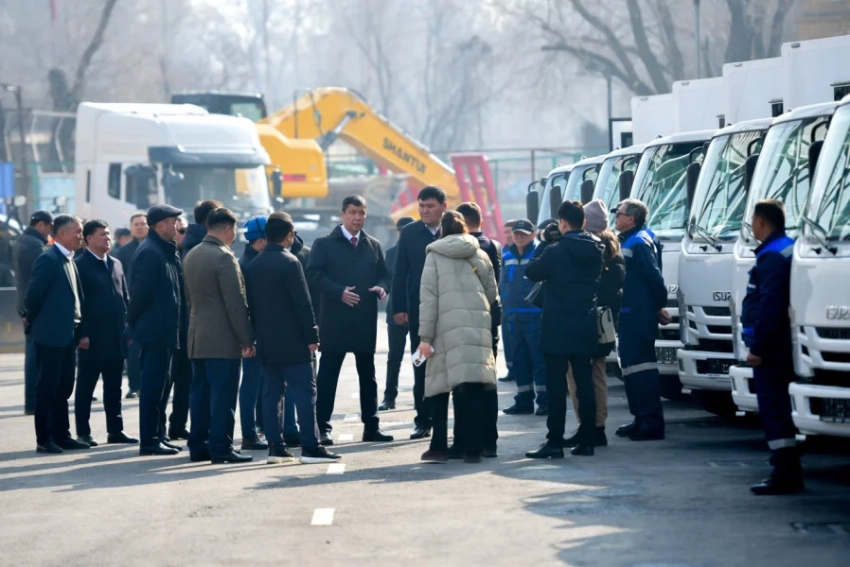 Муниципальным предприятиям Бишкека передали новую спецтехнику