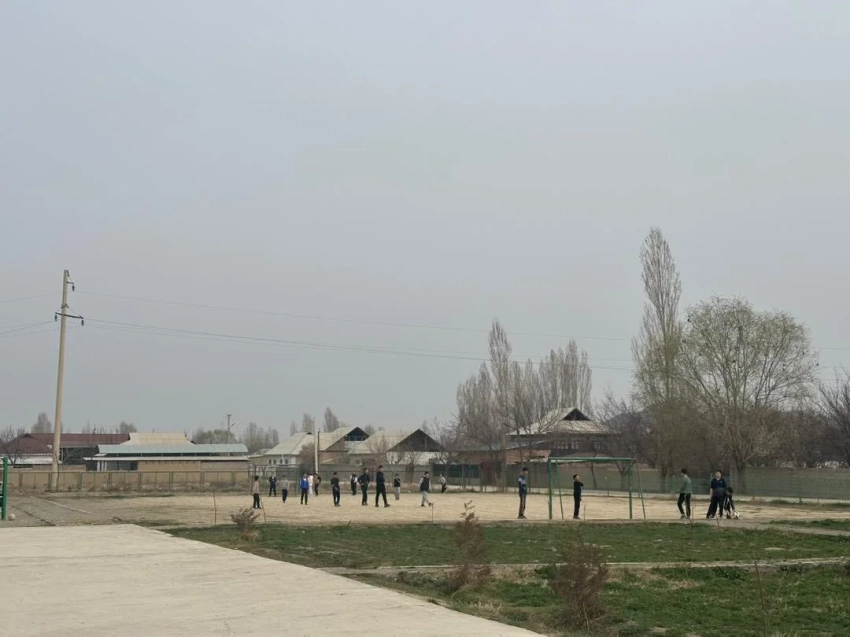 В Баткенской области построят 10 новых футбольных полей