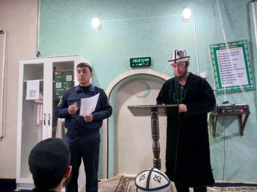 В мечетях Сулюкты заговорили о киберпреступниках и интернет-аферистах