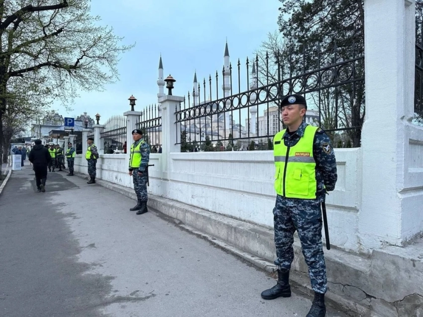 Более 10 тыс. милиционеров будут обеспечивать порядок в КР на Орозо айт