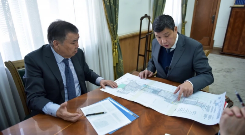 "Создать комфортные условия для торговцев рынка Дордой": Мэр Бишкека встретился с Аскаром Салымбековым