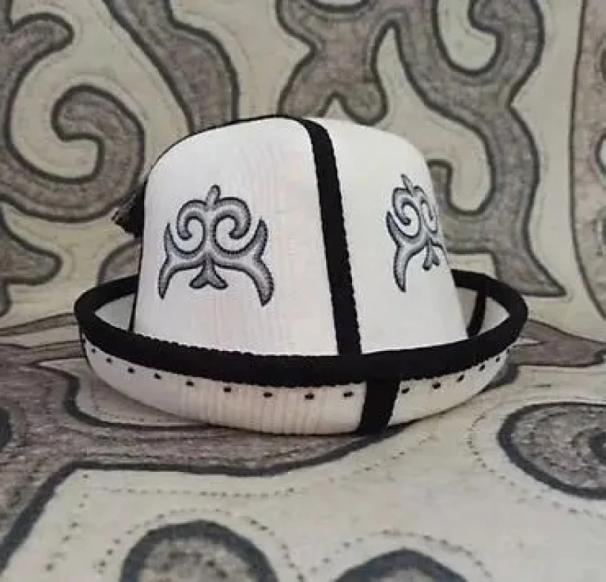 Депутат предложил заменить старый кыргызский калпак в музее Лондона на новый