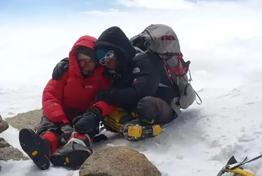 Застрявшая на пике Победы. Федерация альпинизма РФ оценила поиски в $2 миллиона