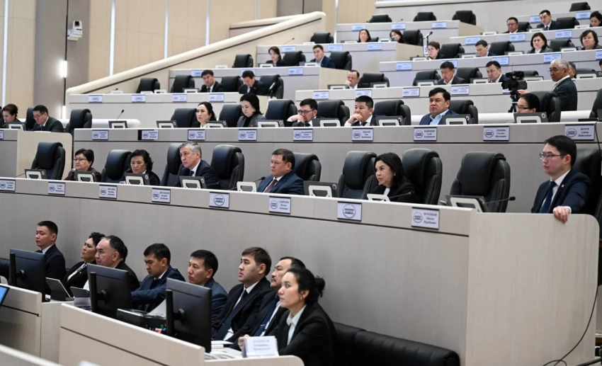 В парламенте Кыргызстана установлен новый мировой рекорд по числу женщин-депутатов