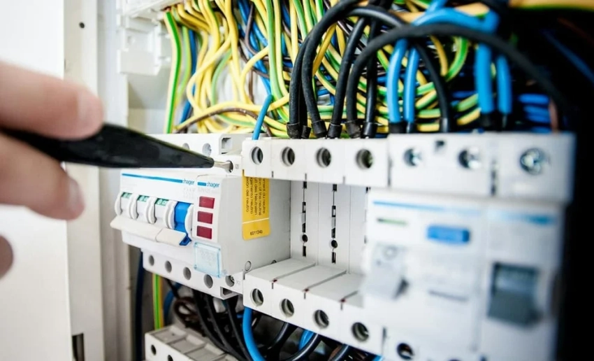 В Бишкеке более 6 тыс. абонентов могут отключить от электроэнергии за долги