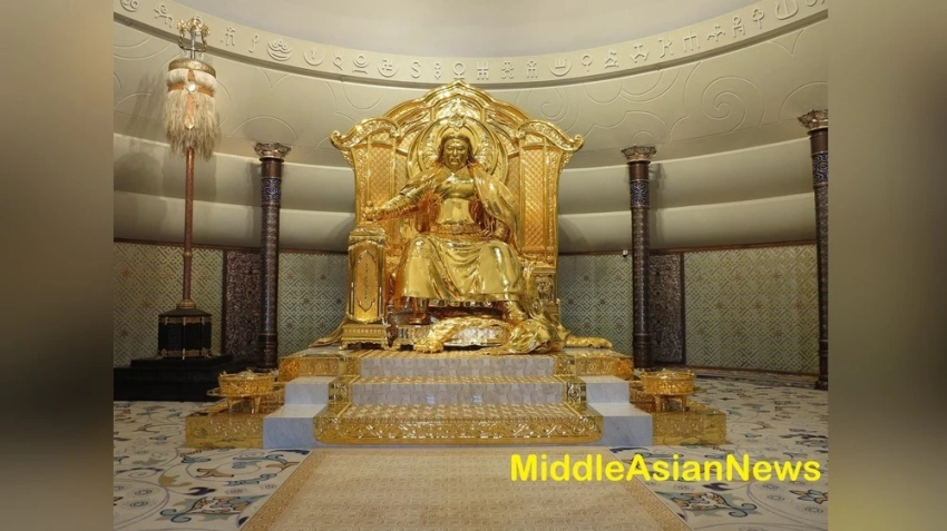 Краткое описание позолоченной статуи Великого хаана в музее Чингисхана
