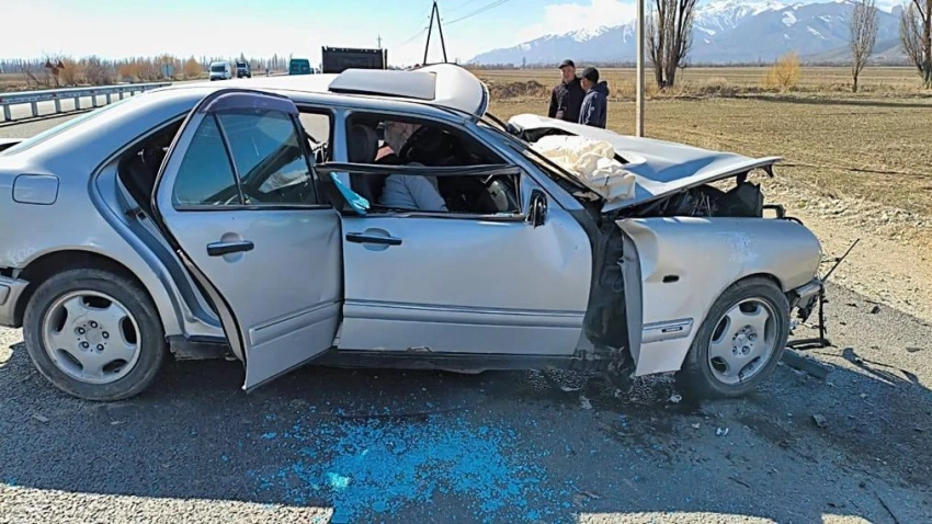 На Иссык-Куле произошло серьезное ДТП. Есть жертвы