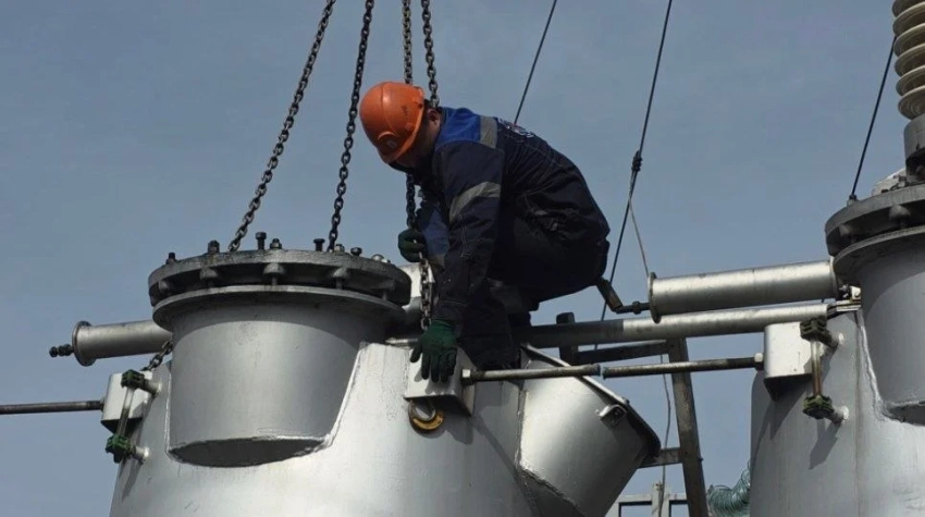 В Сузакском районе модернизируют подстанцию для 17 тысяч абонентов