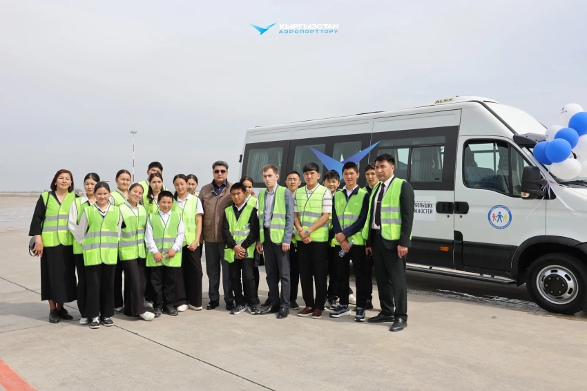 Сотрудники ОАО «Аэропорты Кыргызстана» подарили автобус детям-сиротам